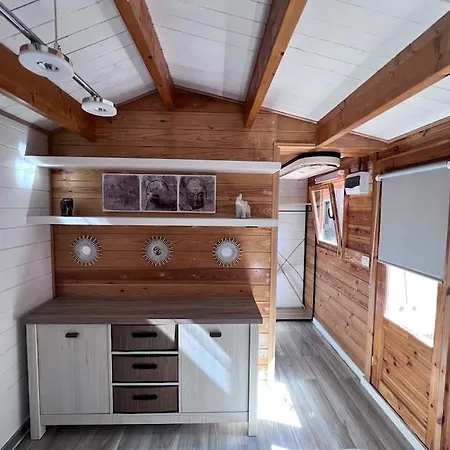 Woodenhouse In Quiet Area Appartamento *